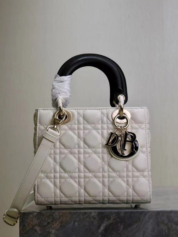 Borsa D