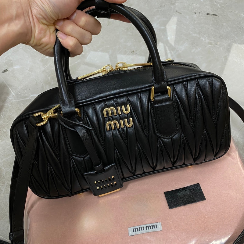 Borsa M
