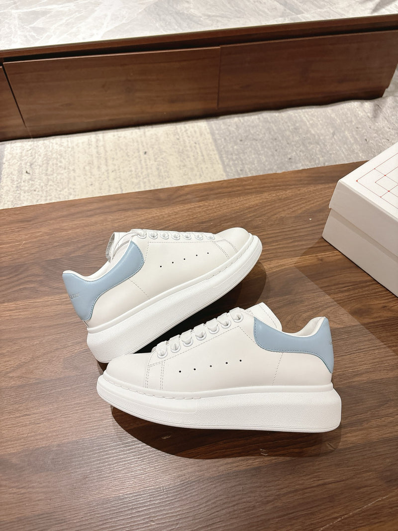 Sneakers A