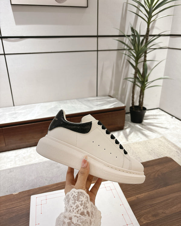 Sneakers A