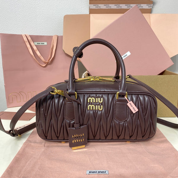 Borsa M