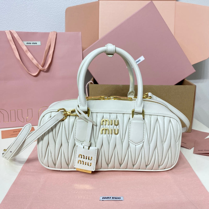 Borsa M