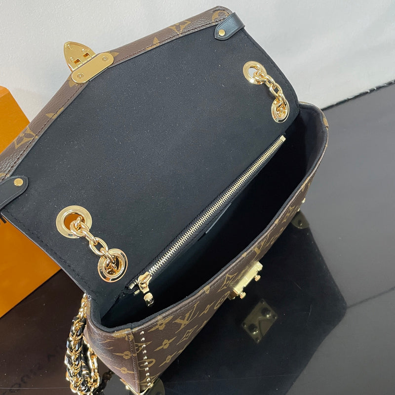 Borsa LV