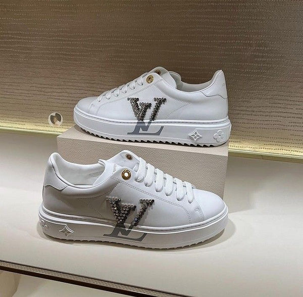 Sneakers L